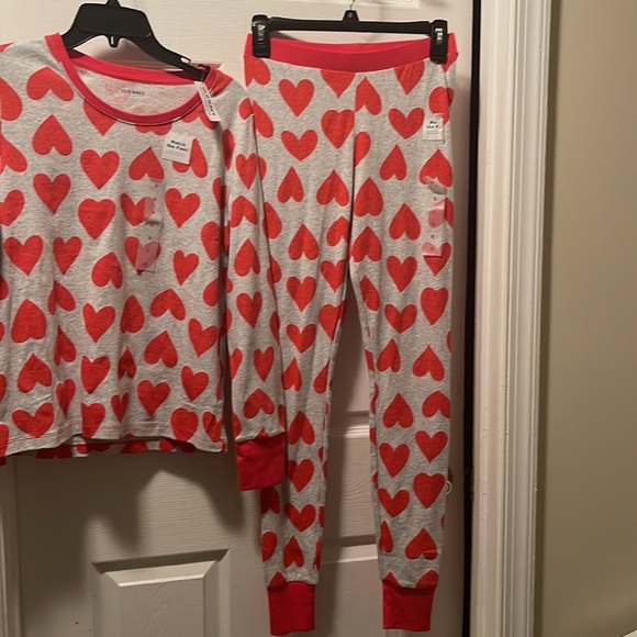 Old Navy women’s 2 pcs pajamas set all over heart print grey/red small - Picture 4 of 5
